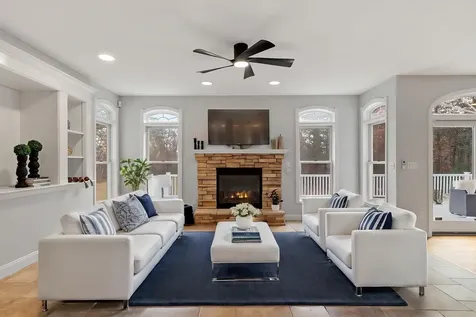 57 Windsor Boulevard Londonderry NH 03053