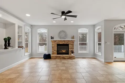57 Windsor Boulevard Londonderry NH 03053