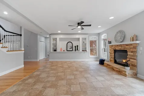 57 Windsor Boulevard Londonderry NH 03053
