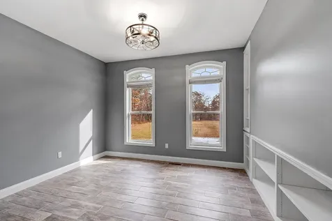 57 Windsor Boulevard Londonderry NH 03053