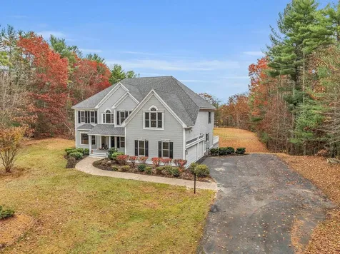 57 Windsor Boulevard Londonderry NH 03053