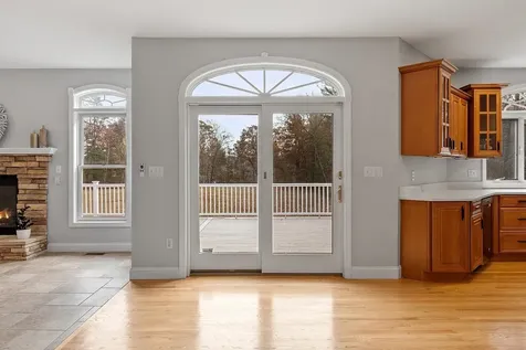 57 Windsor Boulevard Londonderry NH 03053