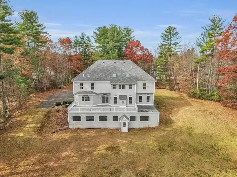 57 Windsor Boulevard Londonderry NH 03053