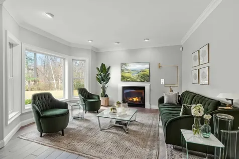 57 Windsor Boulevard Londonderry NH 03053