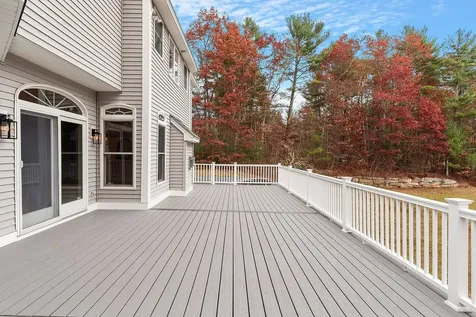 57 Windsor Boulevard Londonderry NH 03053