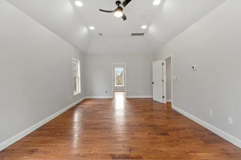 57 Windsor Boulevard Londonderry NH 03053