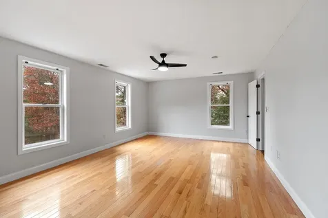 57 Windsor Boulevard Londonderry NH 03053