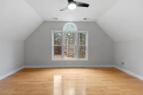 57 Windsor Boulevard Londonderry NH 03053