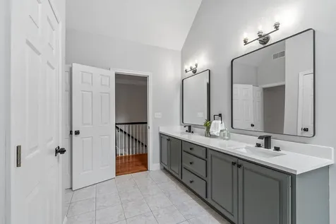 57 Windsor Boulevard Londonderry NH 03053