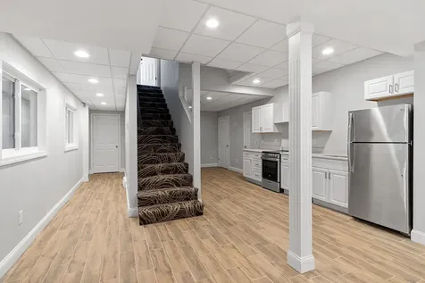 57 Windsor Boulevard Londonderry NH 03053