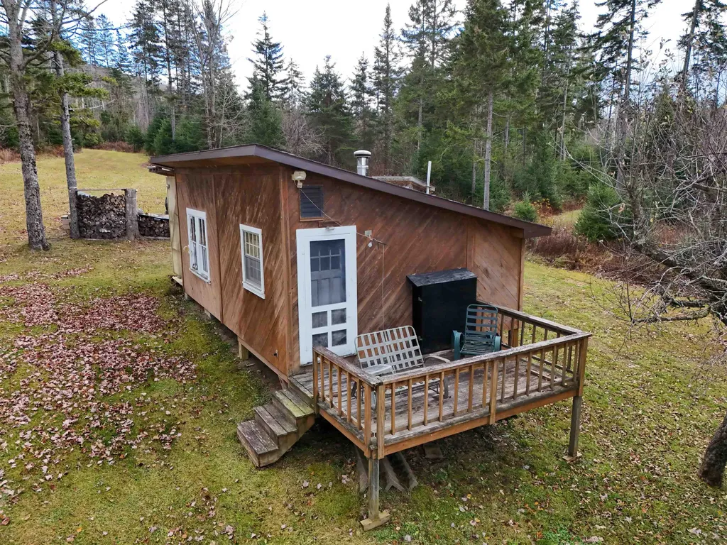 190 Victory Road Kirby VT 05819