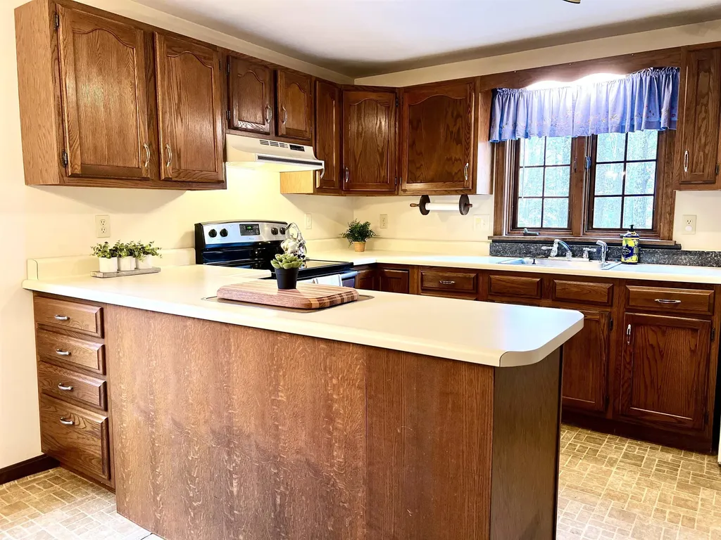 125 Old Mountain Road Northwood NH 03261