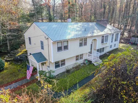 21 Beacon Hill Road Derry NH 03038