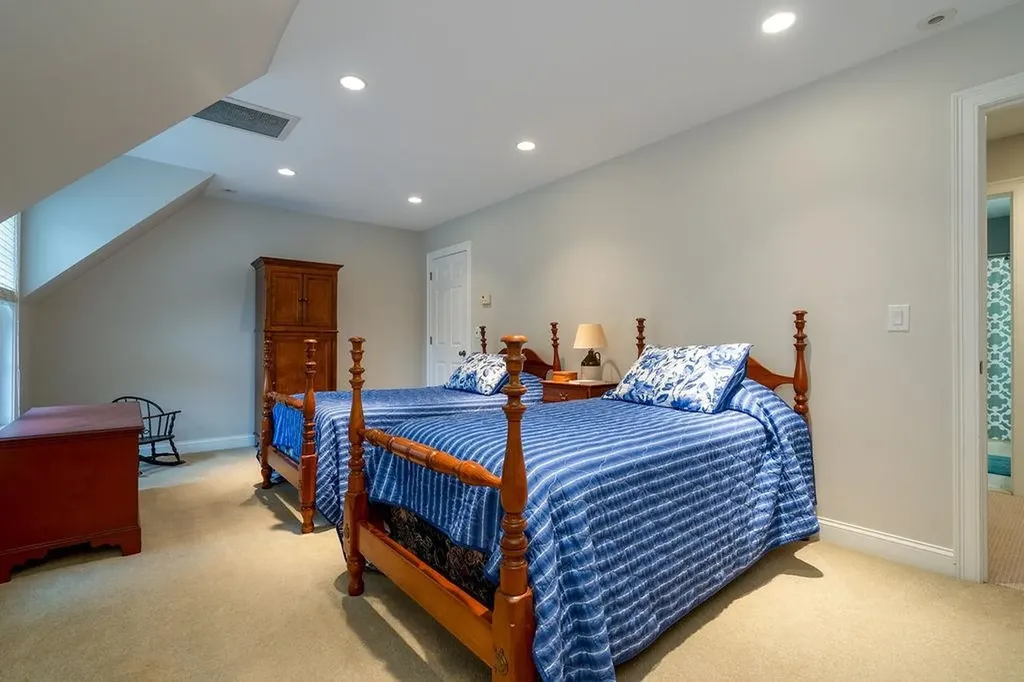 579 Sagamore Avenue Portsmouth NH 03801