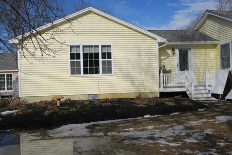 79 South Road Brentwood NH 03833