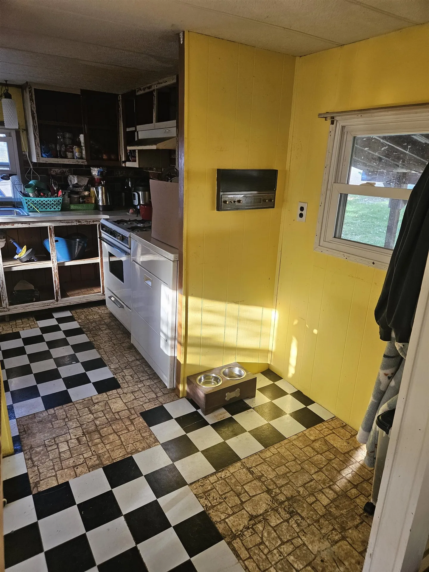 28 Madison Place Claremont NH 03743