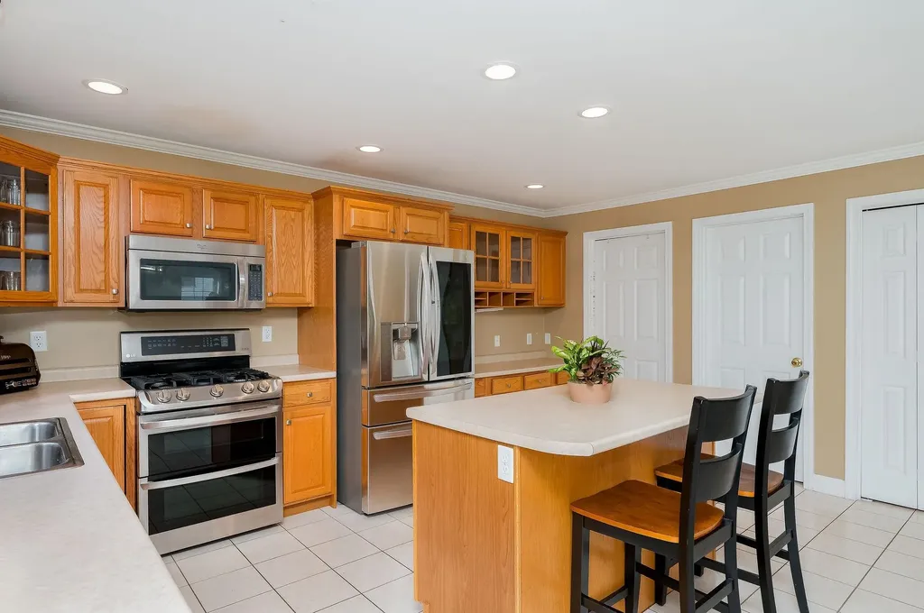 15 Birchwood Place Dover NH 03820