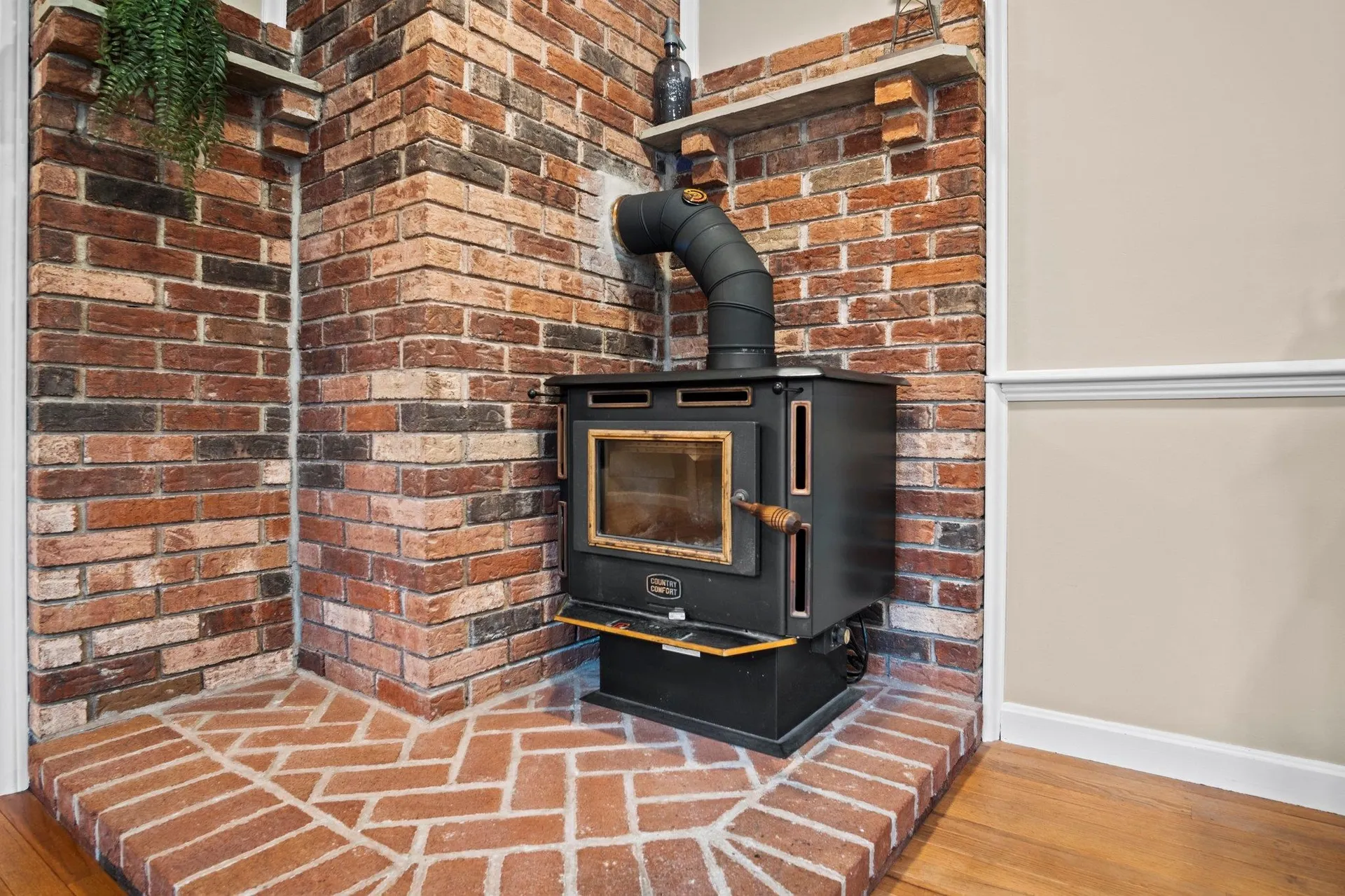 132 South Road Kensington NH 03833
