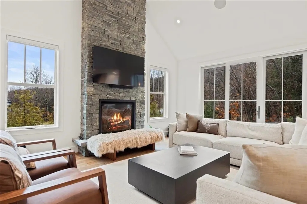 18 Grenoble Way Wilmington VT 05363