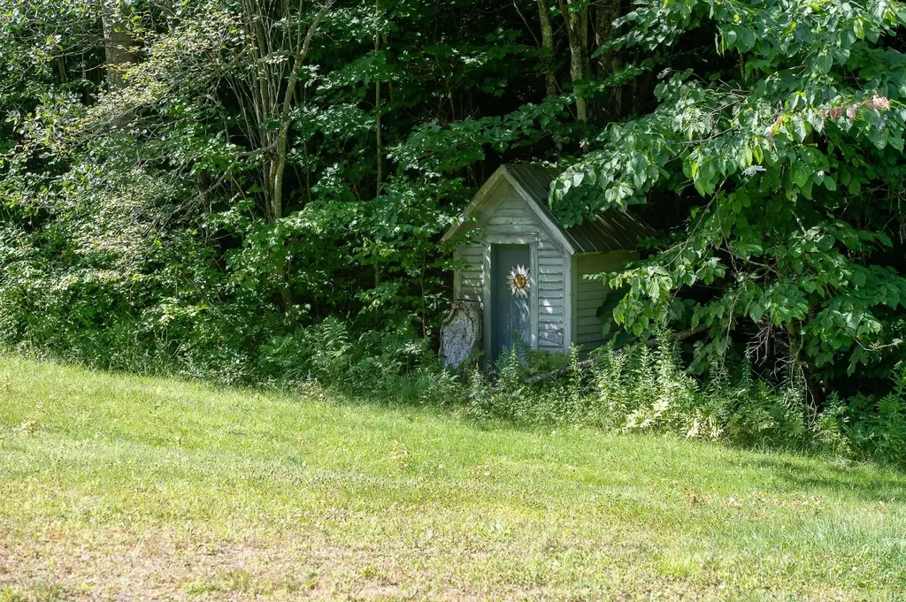 5734 Vt Route 11 Londonderry VT 05148