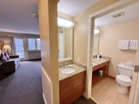 320/322, Qtr 4, 89 Grand Summit Way Dover VT 05356