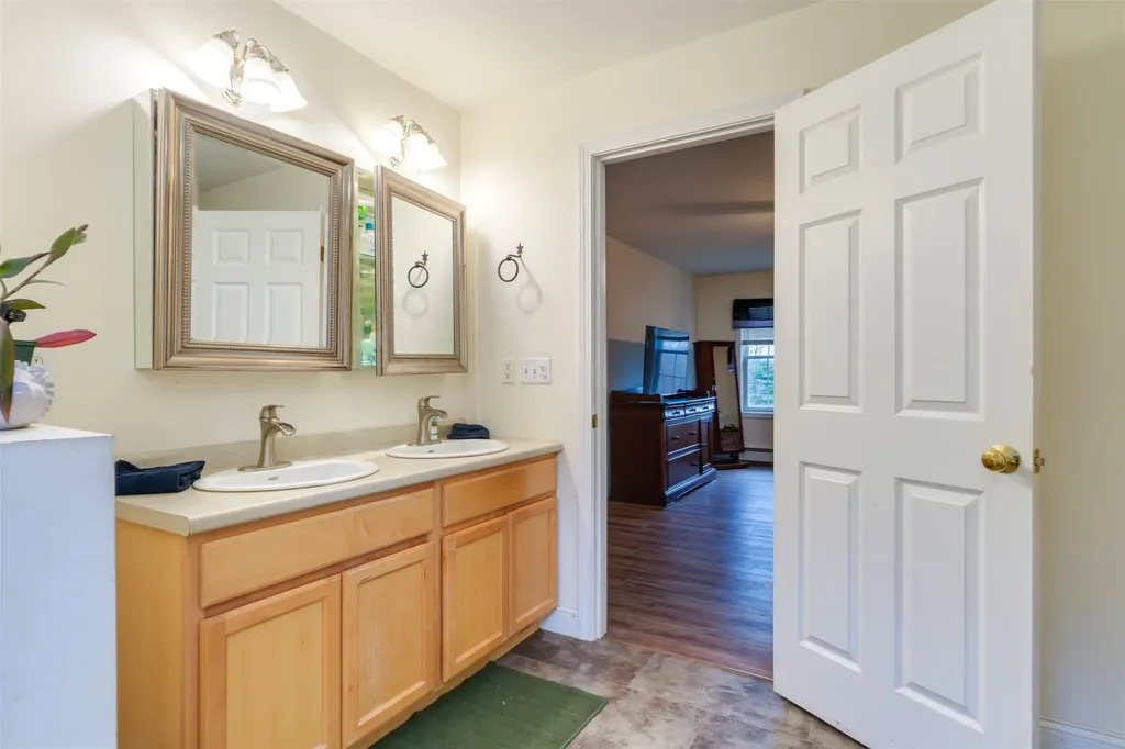 35 Chamberlin Way New Durham NH 03855