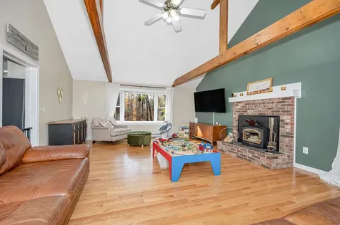 37 Geisser Lane Hampstead NH 03841