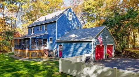 37 Geisser Lane Hampstead NH 03841