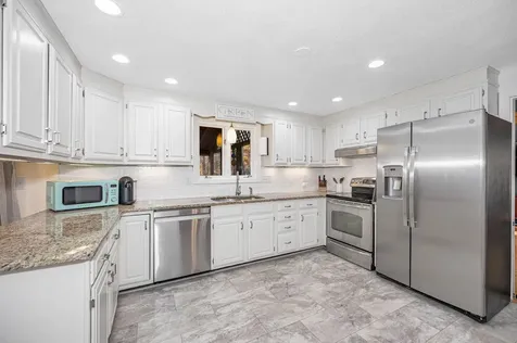 37 Geisser Lane Hampstead NH 03841