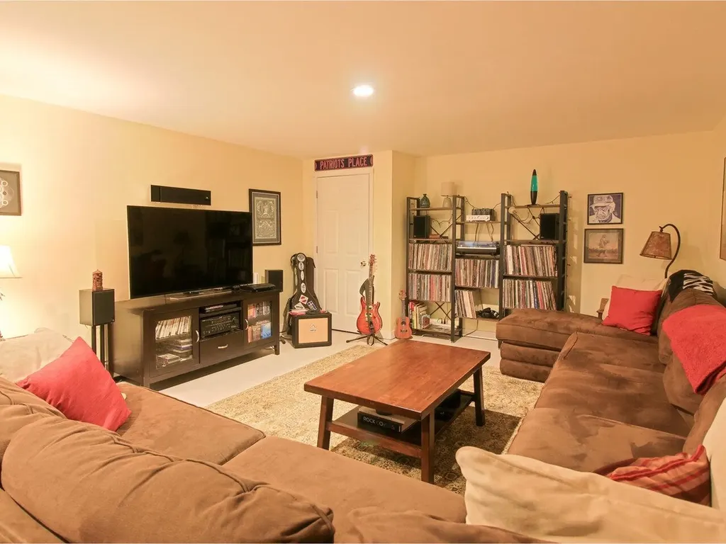 5 Elcy Lane Charlotte VT 05445