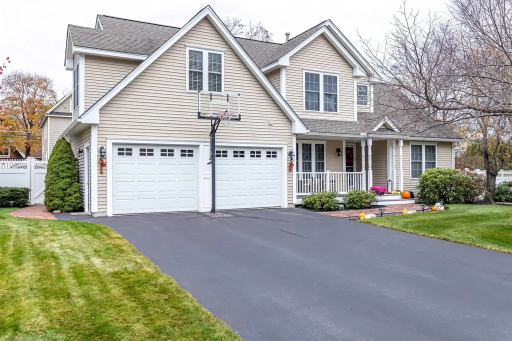 3 Smithfield Terrace Nashua NH 03064