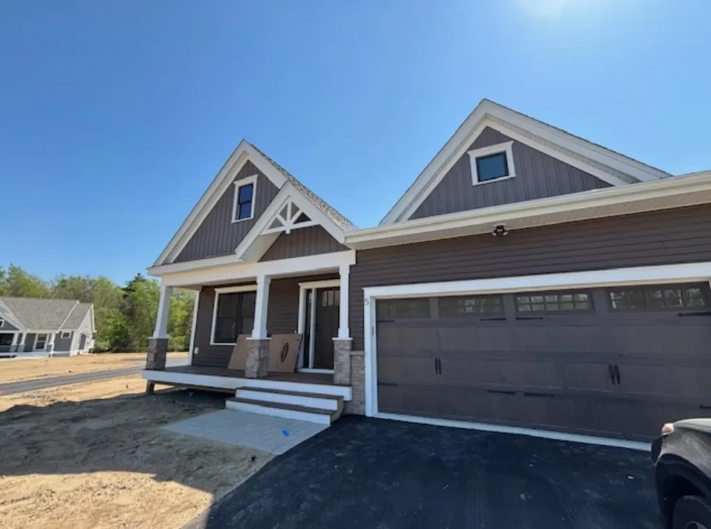 5 Taylor Circle Brentwood NH 03833