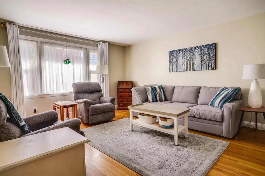 11 Winnhaven Drive Hudson NH 03051