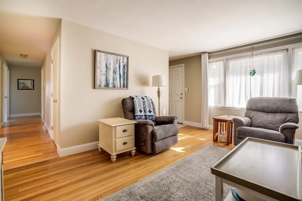 11 Winnhaven Drive Hudson NH 03051