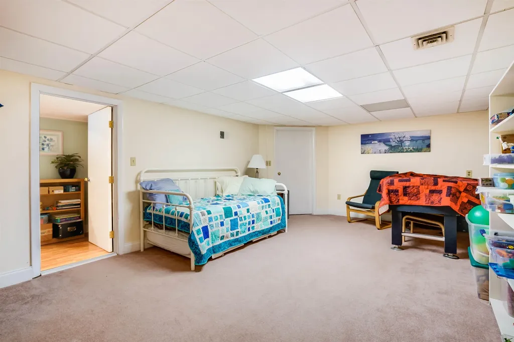 11 Winnhaven Drive Hudson NH 03051