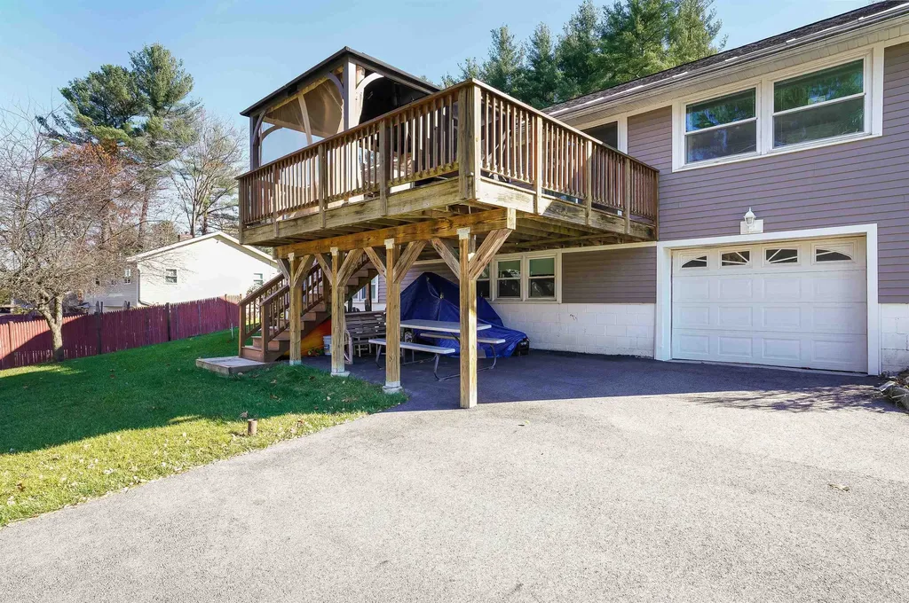 11 Winnhaven Drive Hudson NH 03051