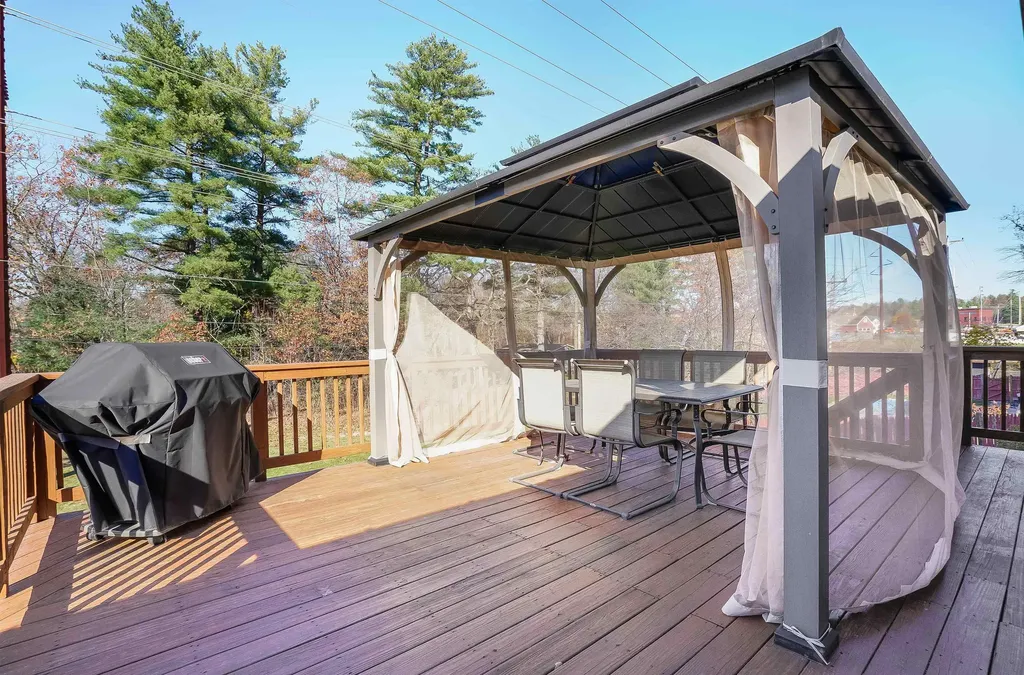 11 Winnhaven Drive Hudson NH 03051