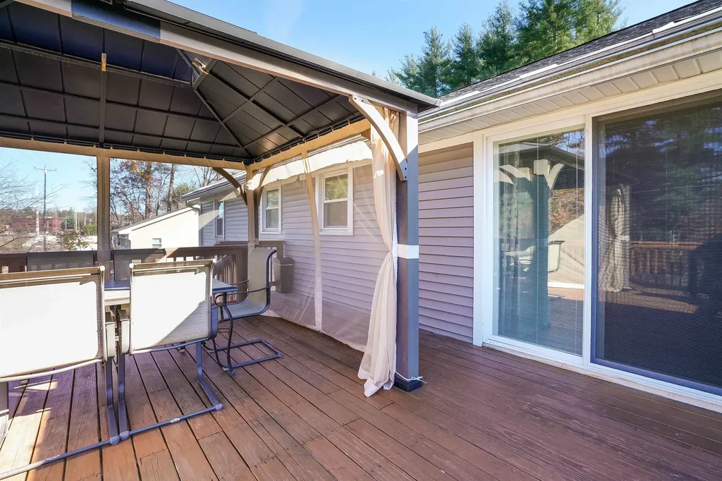 11 Winnhaven Drive Hudson NH 03051