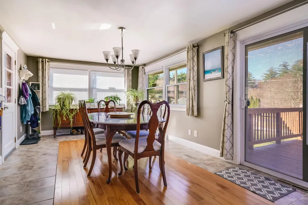 11 Winnhaven Drive Hudson NH 03051