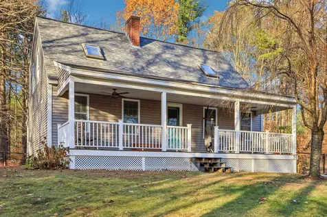 26 Hunt Pond Road Sandown NH 03873