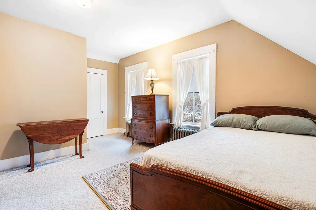 197 Ravenswood Terrace Hartford VT 05001
