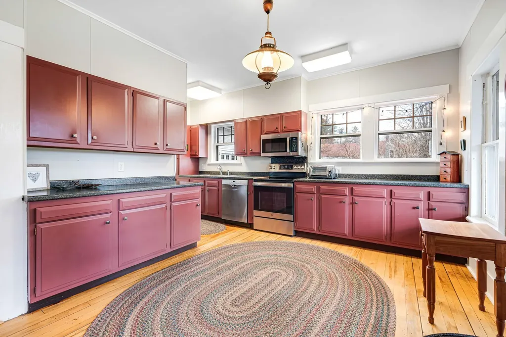 197 Ravenswood Terrace Hartford VT 05001