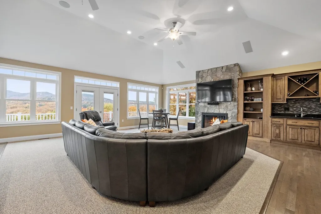 86 Sagamore Road Gilford NH 03249