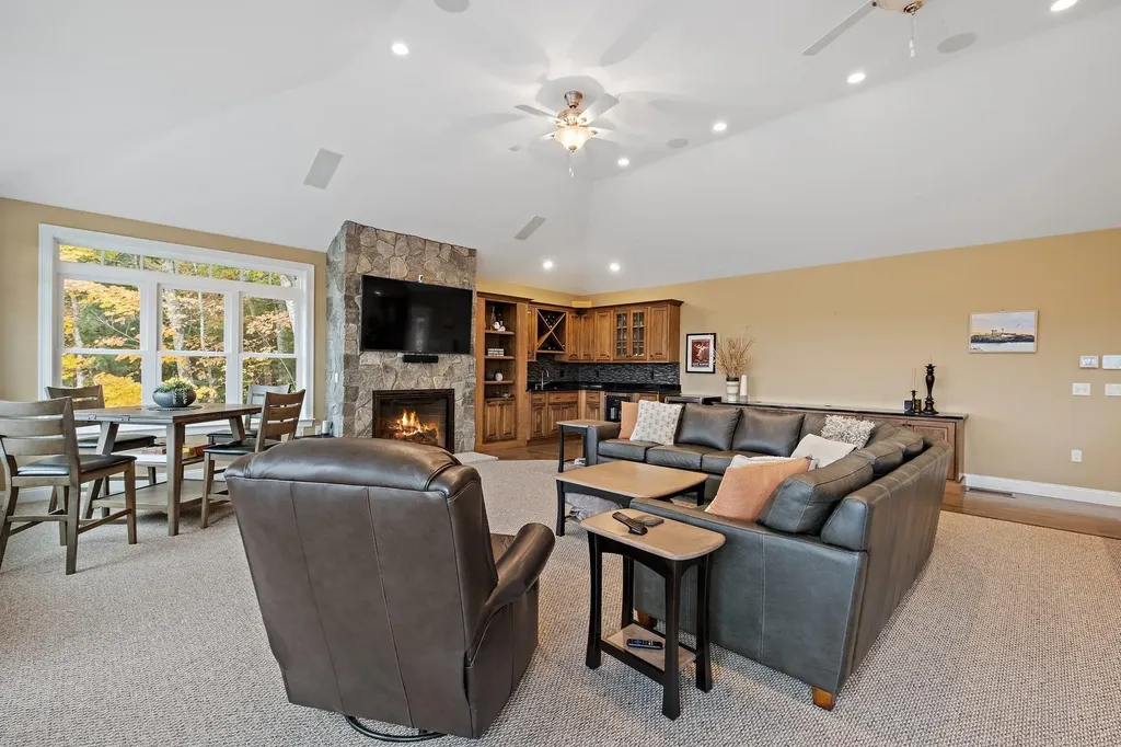 86 Sagamore Road Gilford NH 03249