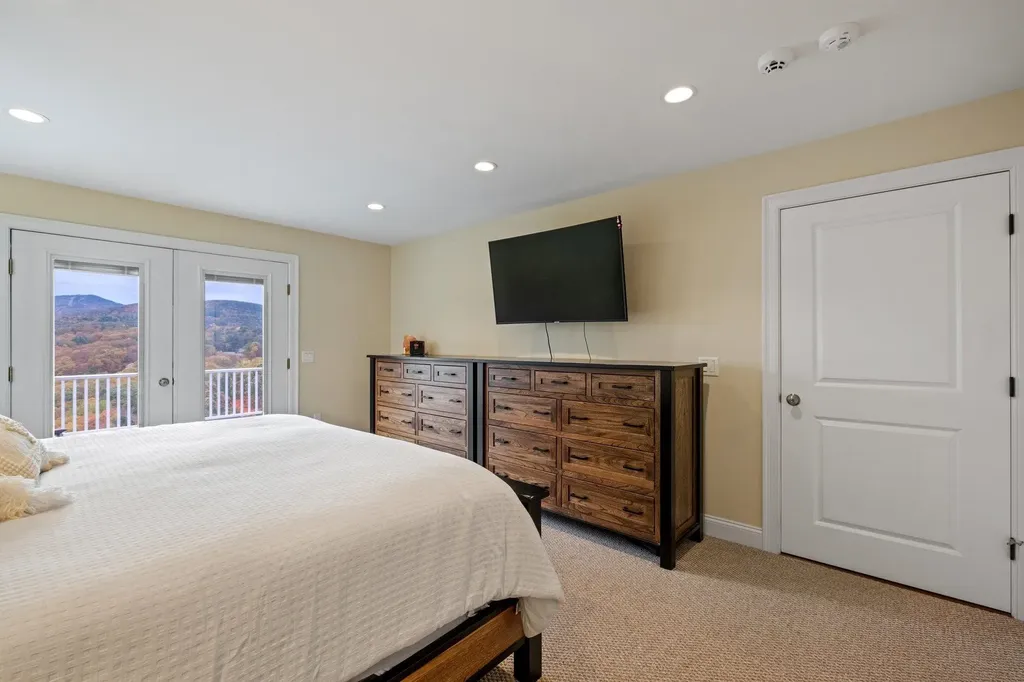 86 Sagamore Road Gilford NH 03249