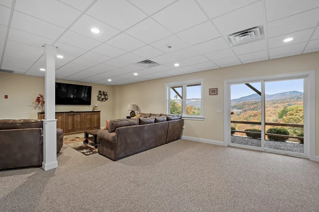 86 Sagamore Road Gilford NH 03249