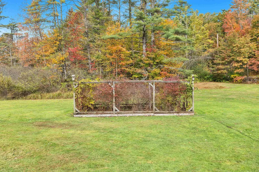 205 Montelona Road Goffstown NH 03045