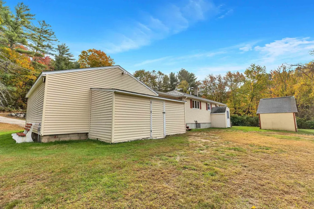 205 Montelona Road Goffstown NH 03045