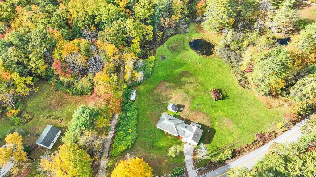 205 Montelona Road Goffstown NH 03045