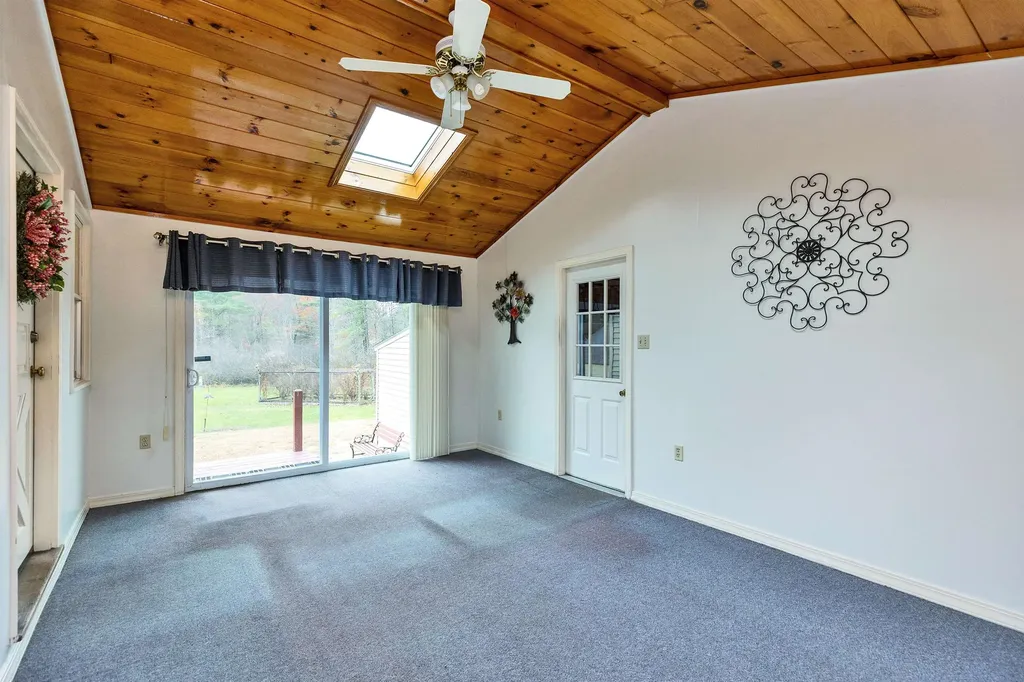 205 Montelona Road Goffstown NH 03045